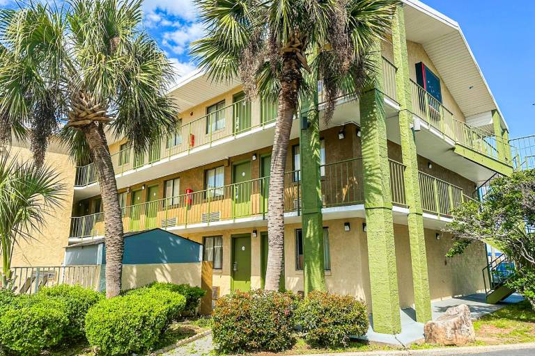 OYO Hotel Mobile, AL I-65 at Airport Blvd in Mobile, AL