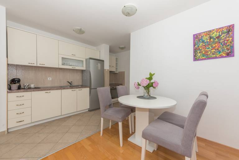 Apartment with fast internet | City view — photo 5