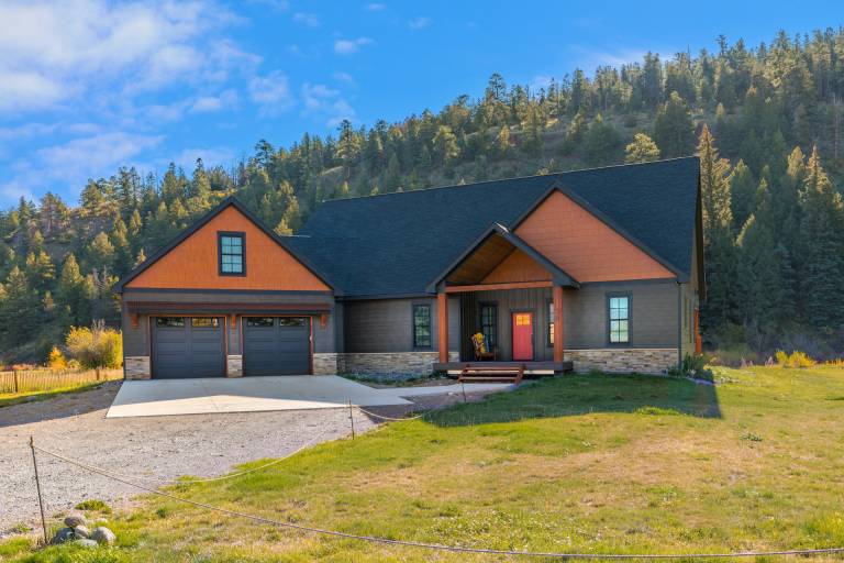 Luxury Riverfront Retreat Private Hot Tub Media Room Mountain Views — photo 4