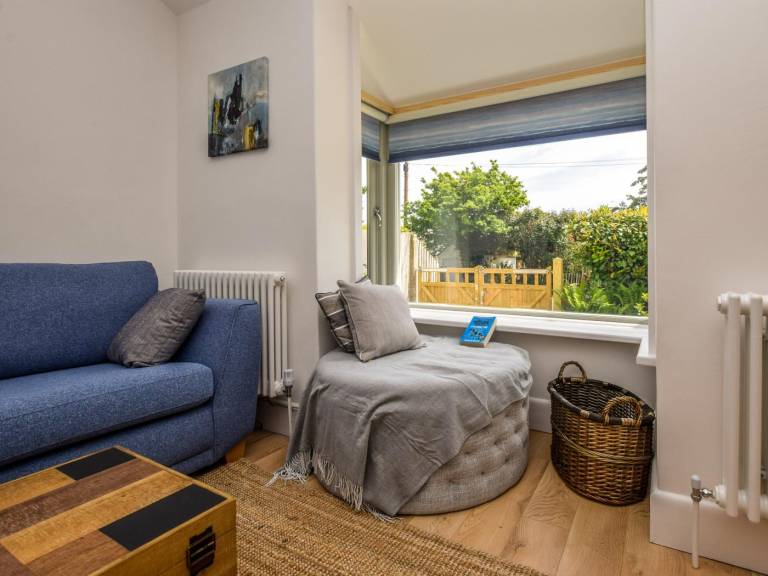 Fully equipped lovely vacation home with yard | Pet-friendly — photo 3