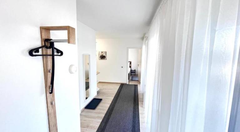 Serviced apartment with yard & patio | Perfect for remote work — photo 5