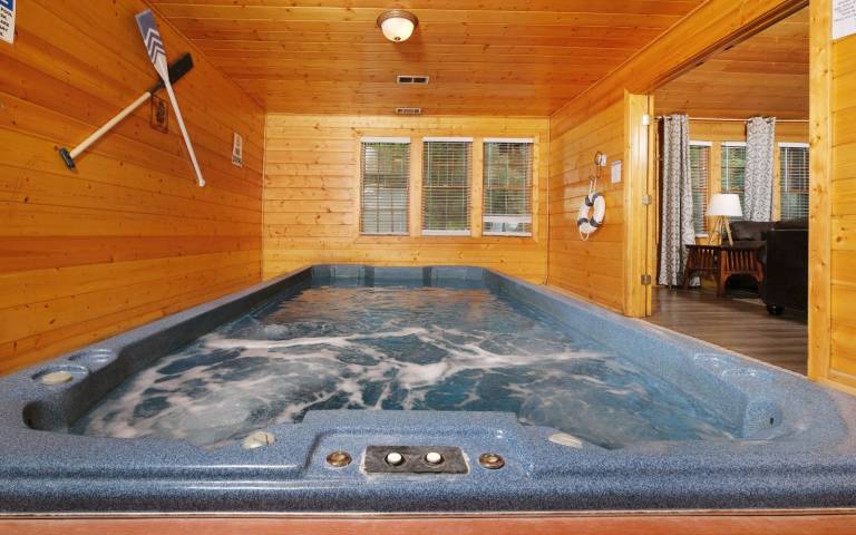 Cabin with hot tub & barbeque | Mountain view — photo 2