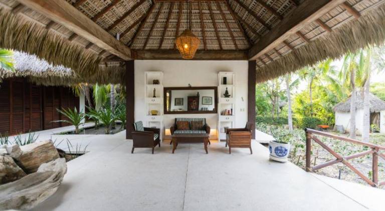 Villa with pool & jacuzzi — photo 4