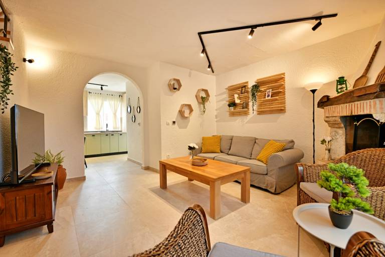 House with patio, garden & barbecue — photo 3