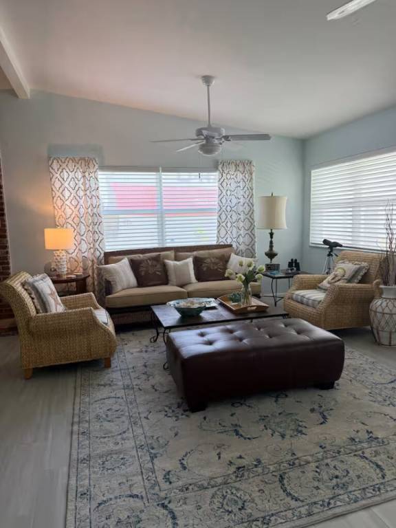 House with patio & garden | Water view — photo 4