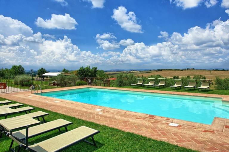 Kinderfreundliche weiträumige Villa mit privatem Pool, Grill und Terrasse
