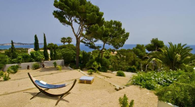Vacation home with terrace, private pool & barbecue | Perfect for remote work — photo 2