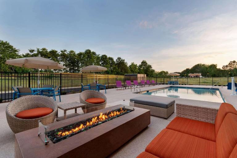 La Quinta Inn & Suites by Wyndham Braselton — photo 4
