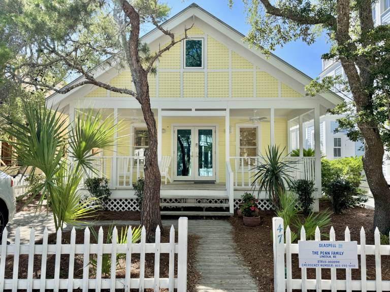 Vacation home with grill & pool — photo 2