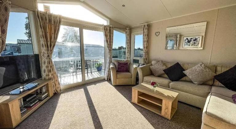 Wonderful 6 Berth Caravan For Hire By A Stunning Norfolk Beach Ref 19006Sd — photo 2