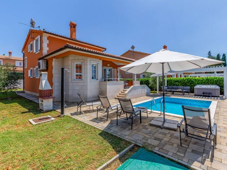 Vacation home with yard, patio & private pool — photo 3