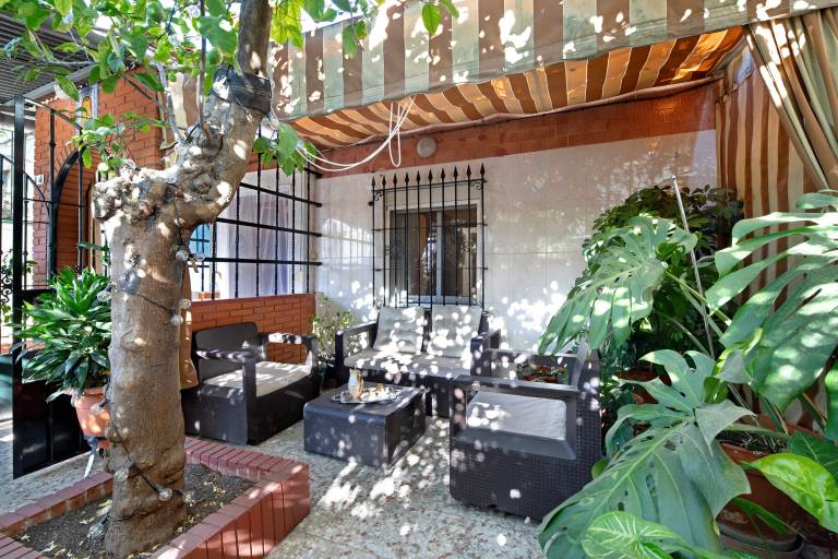 Vacation home with fast internet, patio & yard | City view | Perfect for remote work — photo 2