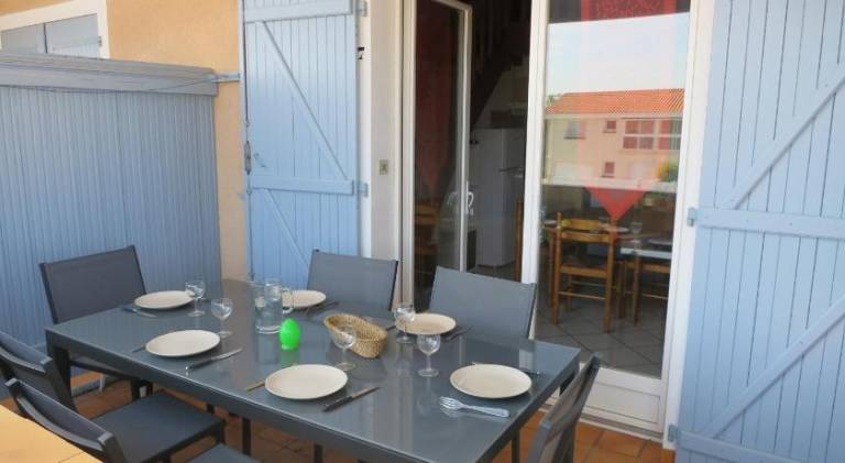 Holiday apartment with patio & BBQ | Next to the beach | Dogs allowed — photo 2