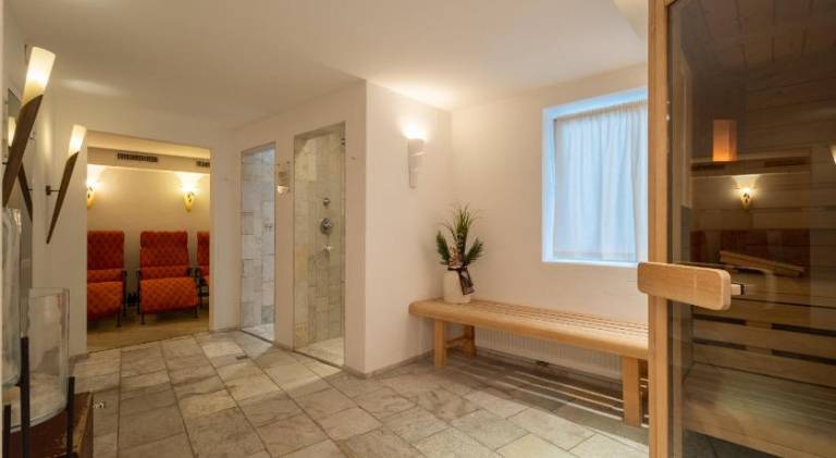 Serviced apartment with sauna, garden & patio — photo 4