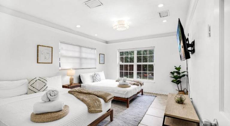 Big house with pool & hot tub | Pets allowed — photo 2