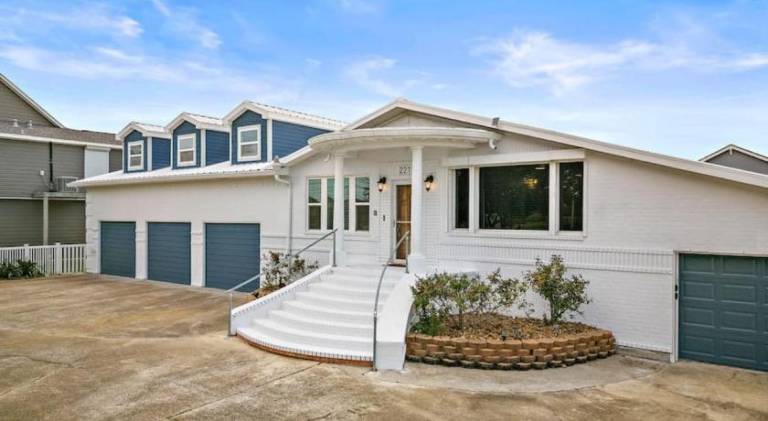 Fully equipped vacation home with private pool, garden & BBQ | Perfect for remote work | Pet-friendly in Galveston, TX