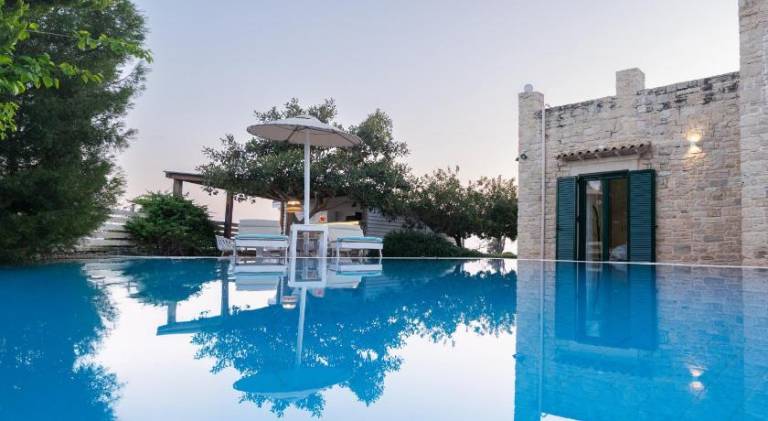 Villa with terrace, yard & barbeque in Heraklion