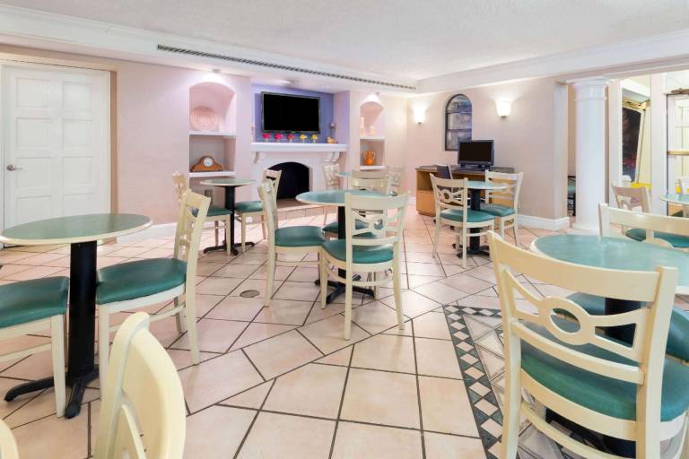 La Quinta Inn by Wyndham Farmington — photo 4