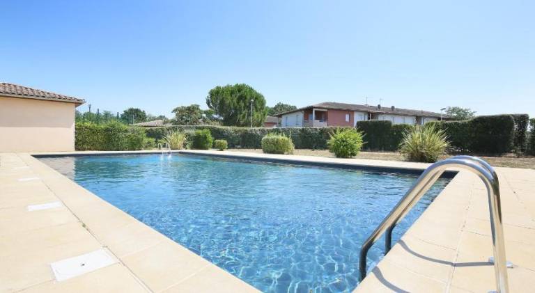 Apartment with pool | Pets are welcome — photo 4