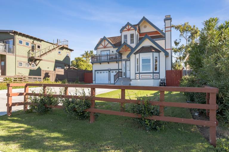 House with private pool, terrace & garden in Oceanside, CA