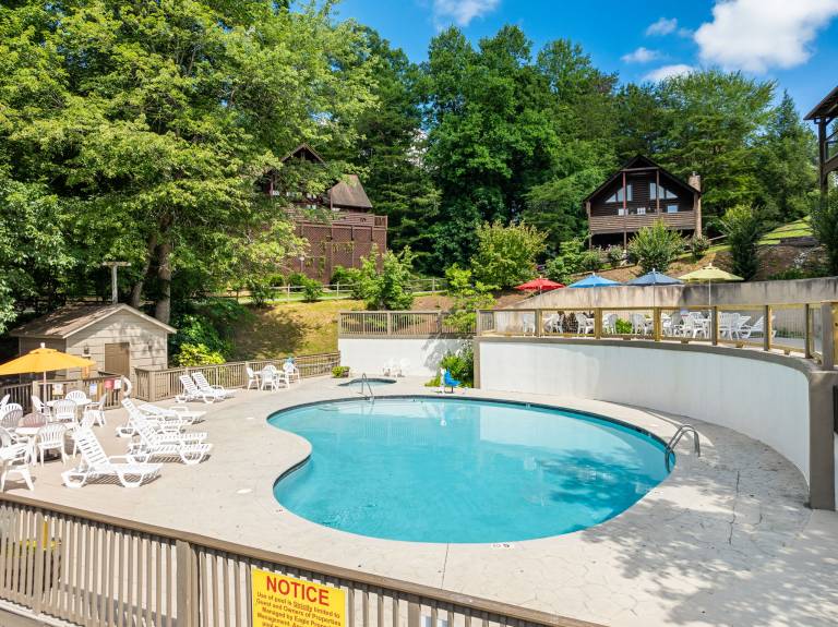 Cabin with jacuzzi, grill & pool | Mountain view in Pigeon Forge, TN