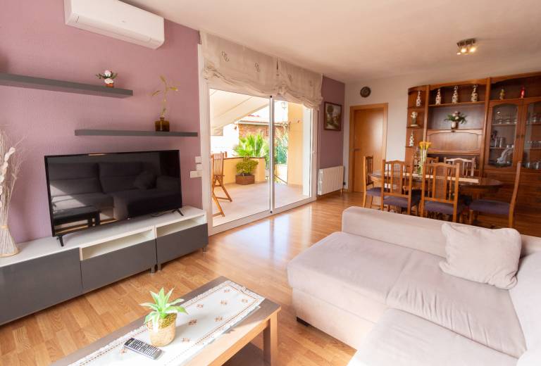 Cozy beach town villa for 8 - no car necessary! — photo 2