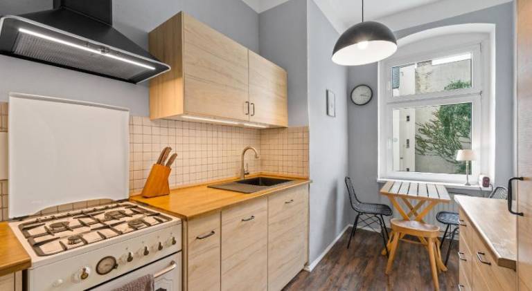 TheWilhelmshavener Group Apartment, group & family friendly, 100m2, 2BR, 1 living room, huge table, — photo 5