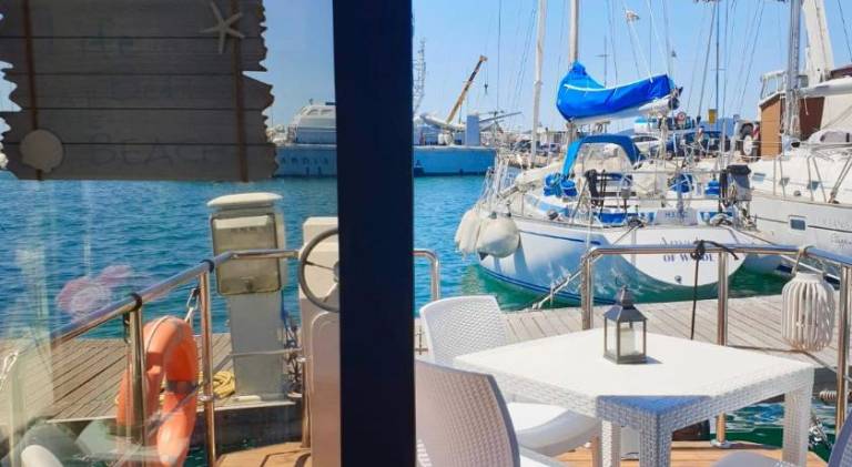 Boat with 1 room for 4 persons — photo 4