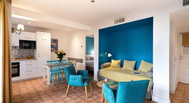 Serviced apartment with garden & patio — photo 4