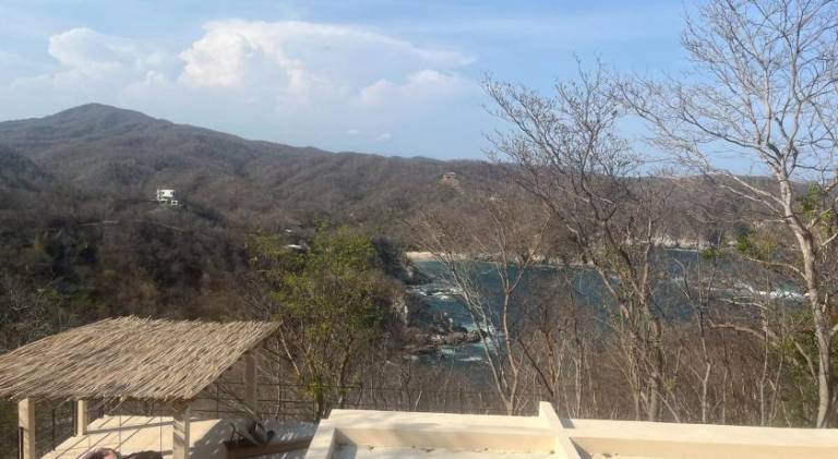Villa with pool — photo 5