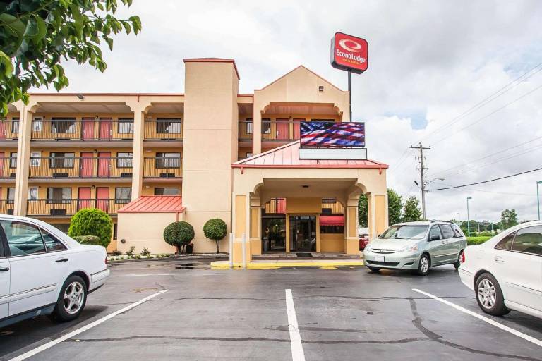 Econo Lodge Inn & Suites Memphis East in Memphis, TN