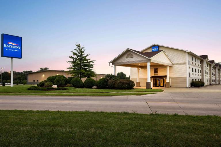 Travelodge by Wyndham Clinton Valley West Court — photo 3