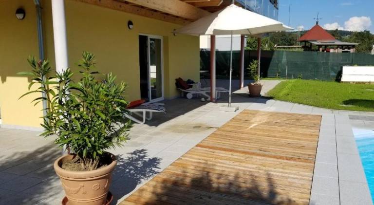 Beautiful holiday apartment with yard, private pool & patio | Pet-friendly — photo 2