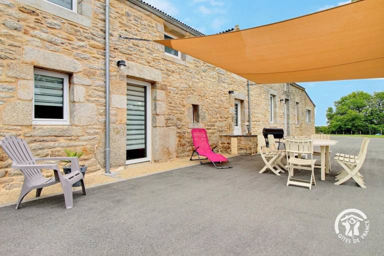 Gite with garden, terrace & grill — photo 2
