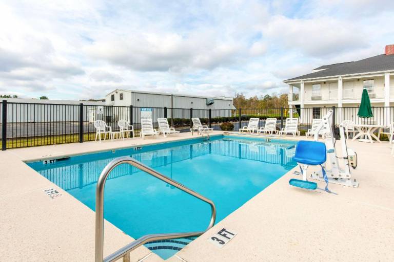 Quality Inn Scottsboro US/72-Lake Guntersville Area — photo 2