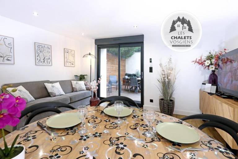 Apartment with grill, patio & yard | Garden view — photo 4