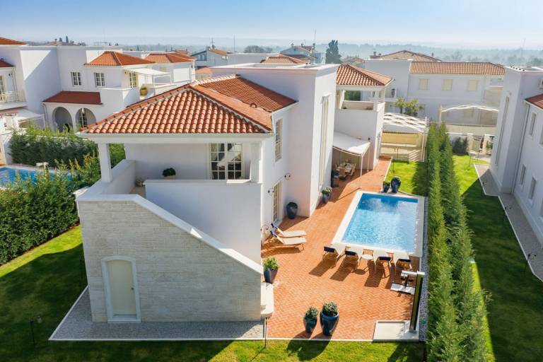 Fully equipped villa with yard, grill & private pool | Pets are welcome — photo 2