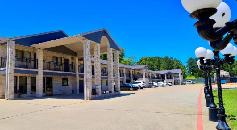 Regency Inn & Suites in Gladewater, TX