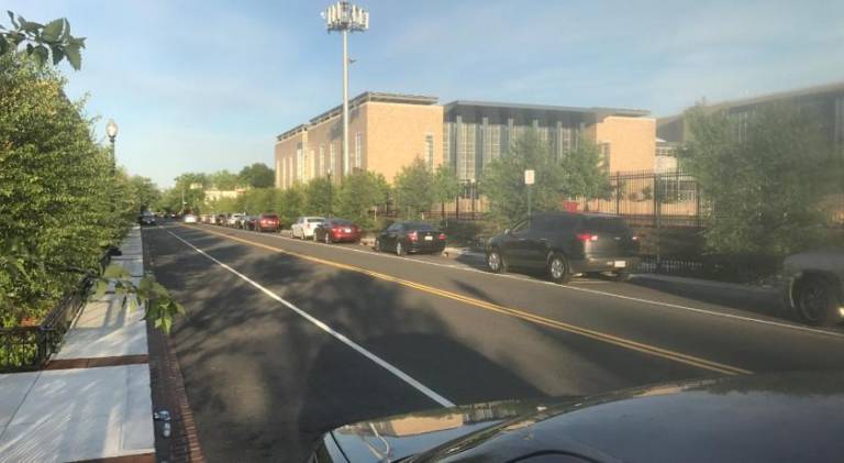 Steps to Convention Center Downtown DC and Metro Station Private and Comfortable Bedroom Bathroom