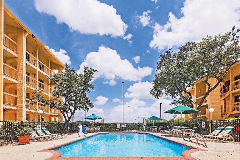 La Quinta Inn by Wyndham San Antonio I-35 N at Toepperwein — photo 5