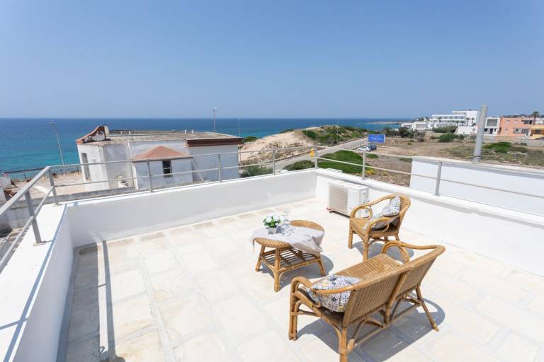 Villa with patio, garden & BBQ | Sea view — photo 3