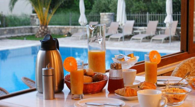 Charming serviced apartment with garden, patio & pool | Dogs allowed — photo 5