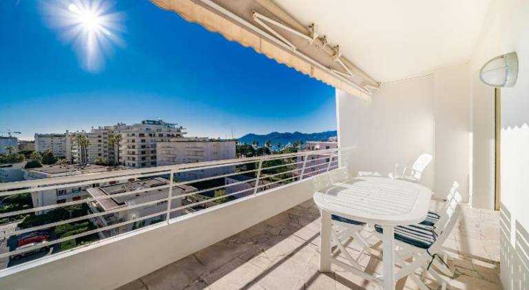 Palm beach- Free Wifi- Parking- Sea View — photo 4