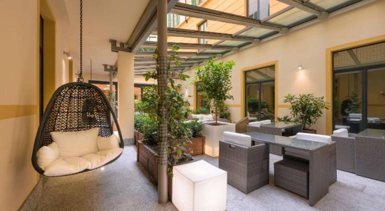 Serviced apartment with garden, jacuzzi & pool | Perfect for remote work — photo 4
