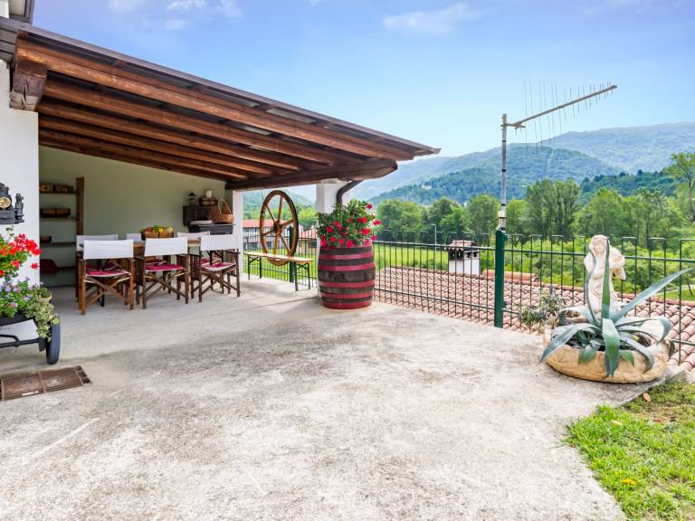 House with yard & barbecue | Nature view — photo 2