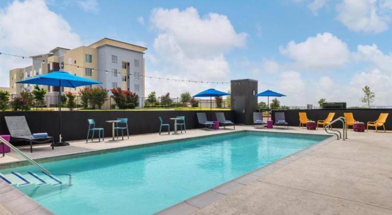 Tru by Hilton Fort Worth Lake Worth — photo 5