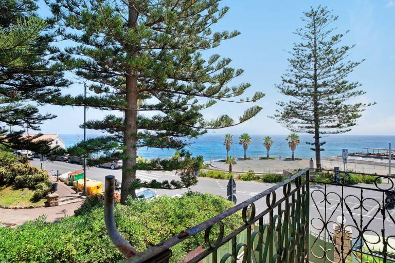 Villa 'Capriccio' with Sea View, Private Terrace and Private Garden — photo 4