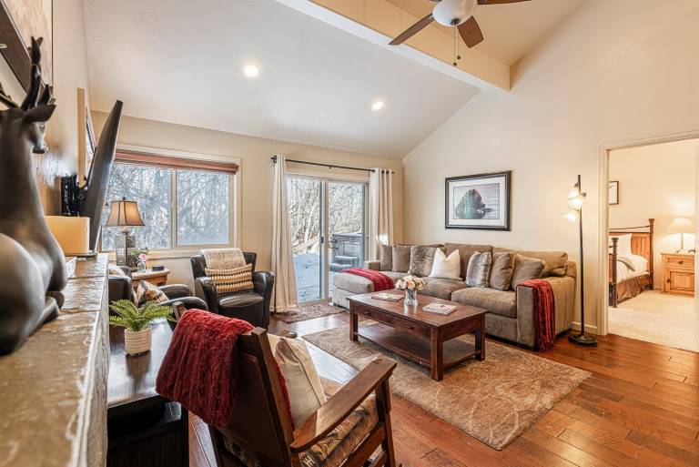 Walk to the Cabriolet, Free Shuttle, Private Hot Tub Lux Amenities! — photo 3