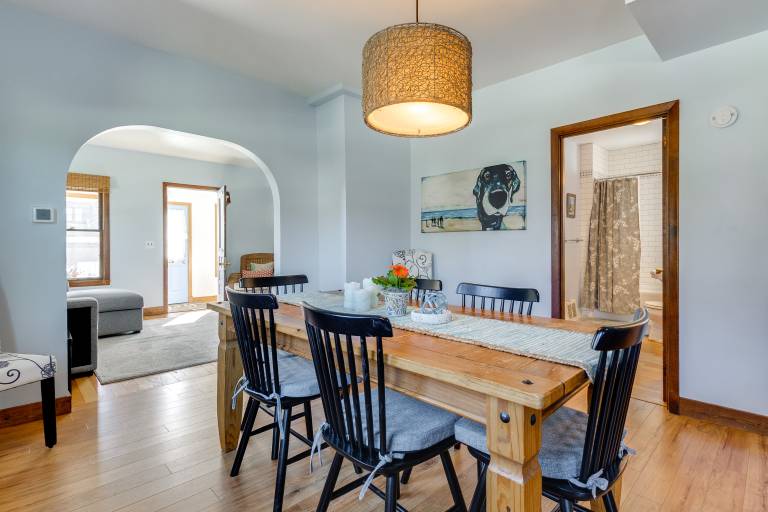 Pet Friendly! Steps to Beach - ‘Lakeview Cottage’ — photo 4