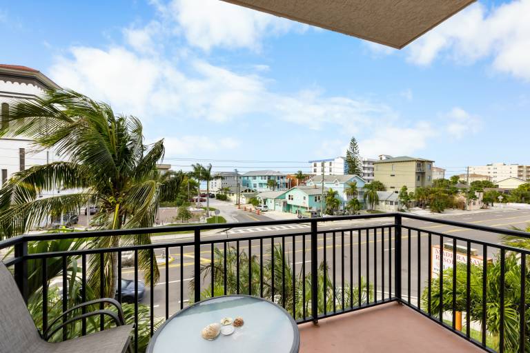 Madeira Bay Resort 315 – Pet-Friendly Two-Bedroom Comfort Near the Beach — photo 4